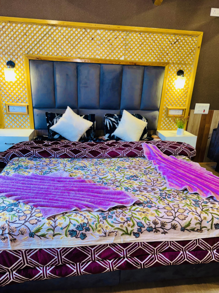 Munshi's Hotel, Tangmarg